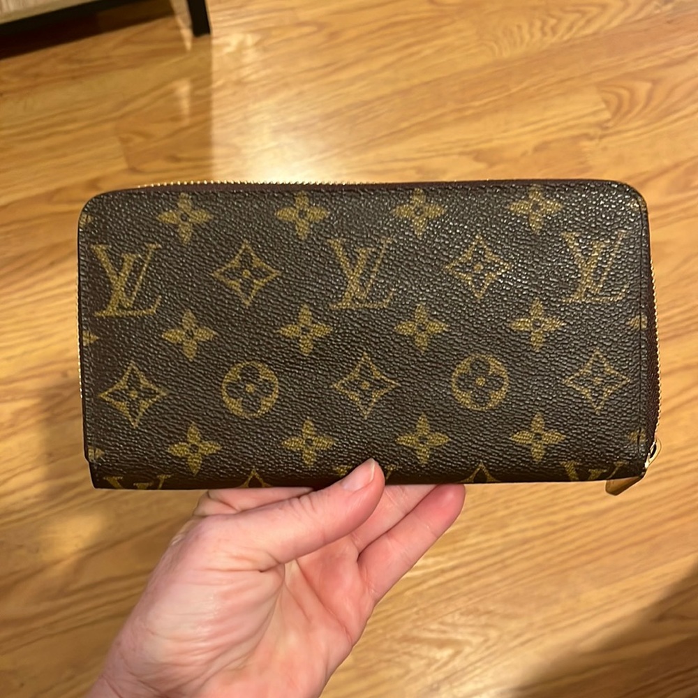 Louis Vuitton brown monogram leather zippy wallet - never used with tags